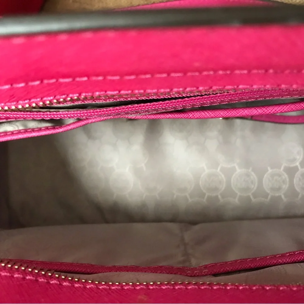 MICHAEL KORS HANDBAG WITH CROSSBODY STRAP   EUC